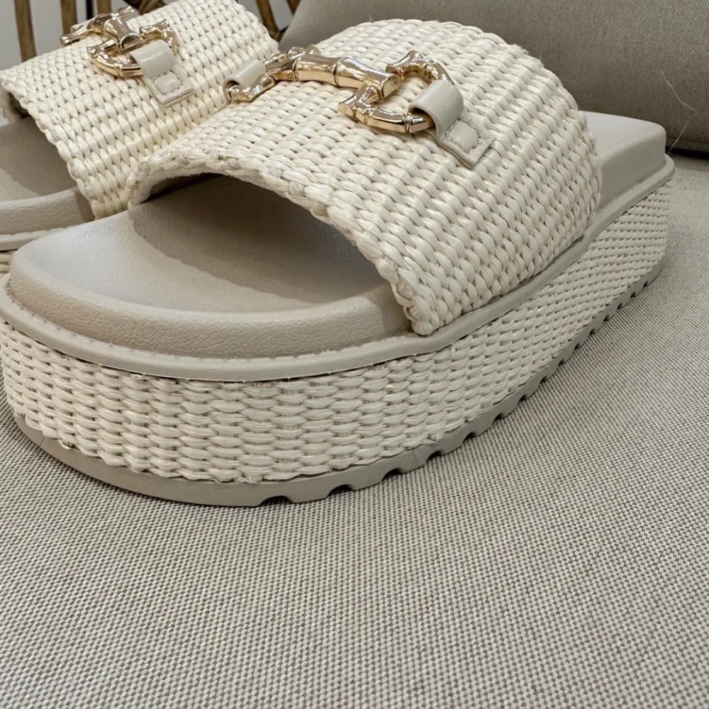 Top Moda Ivory Raffia Slides - Picture 2 of 6